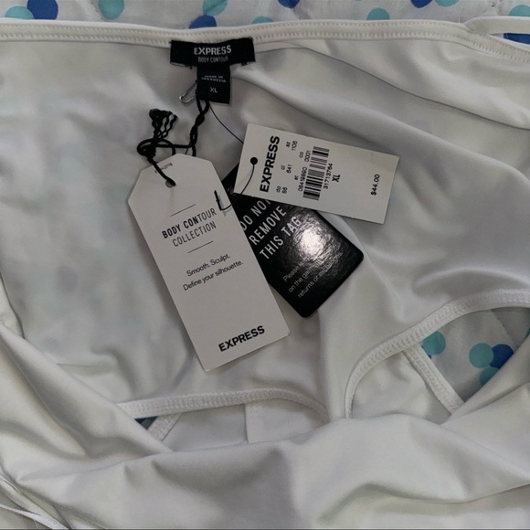 Express XL Body Contour Collection White Blouse - Picture 3 of 3